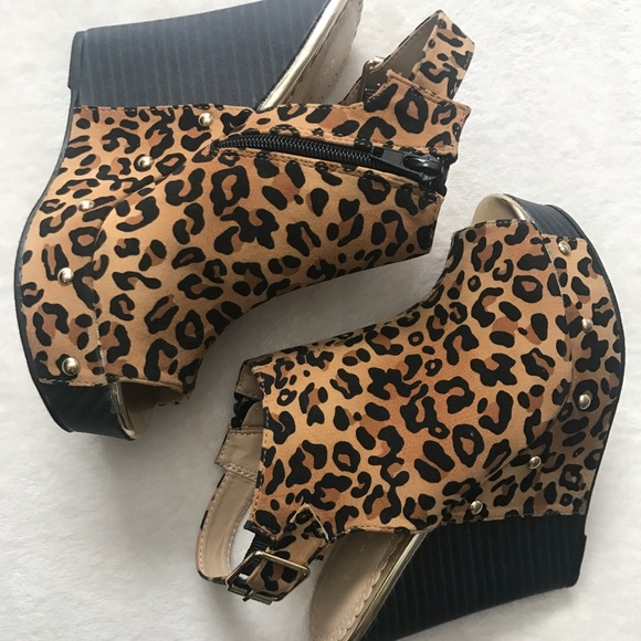 NEW Chinese Laundry cheetah wedges! - Picture 2 of 7